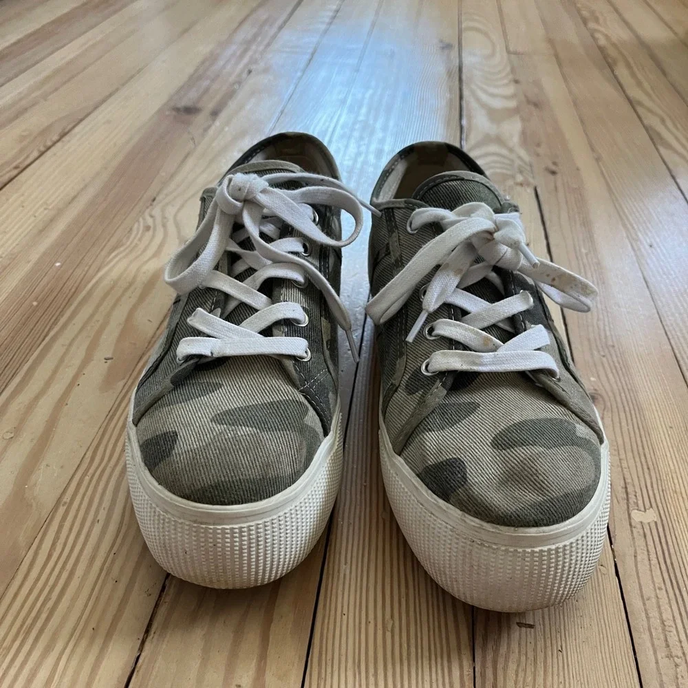 Steve Madden Emmi Camo Platform Sneakers Womens 9M Green Camouflage casual shoe